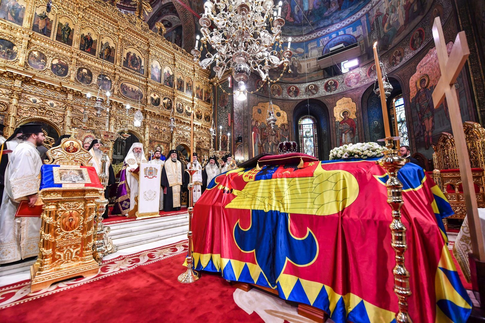 Le patriarche Daniel a célébré l’office des funérailles du roi Michel de Roumanie