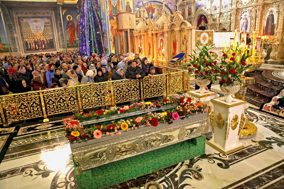 Le 1er janvier, des centaines de fidèles ukrainiens sont venus vénérer les reliques de saint Amphiloque de Potchaïev