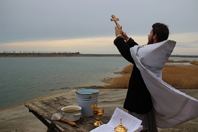 Le clergé de l’Église orthodoxe russe a béni tous les océans du monde pendant la nuit de la Théophanie