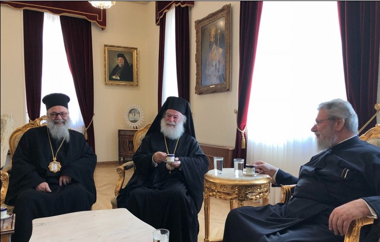Les patriarches Théodore II d’Alexandrie et Jean X d’Antioche ont rendu visite à l’archevêque de Chypre Chrysostome II