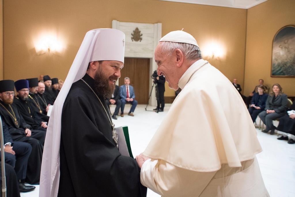 Une délégation de l’Église orthodoxe russe conduite par le métropolite Hilarion de Volokolamsk a rencontré le pape François