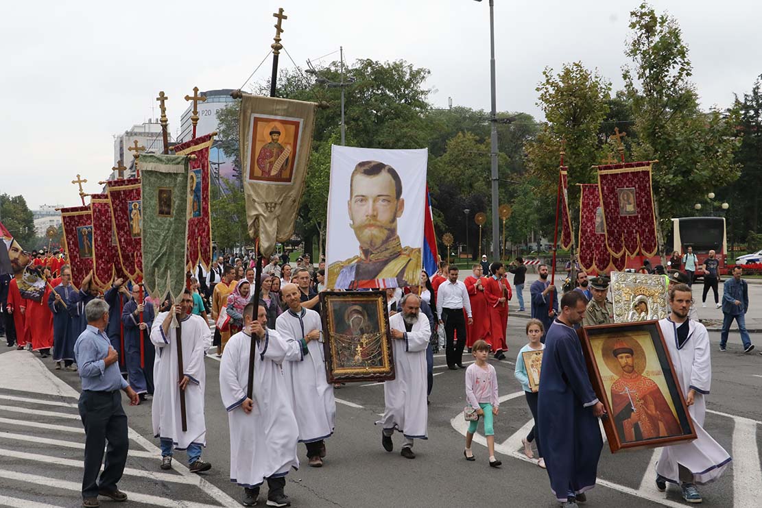 Liturgie patriarcale et procession à Belgrade à l’occasion du centième anniversaire de l’assassinat de la famille impériale russe