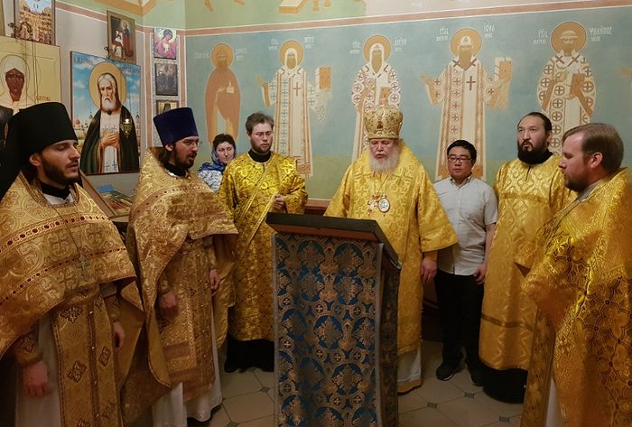 Prayers recited in Chinese in the church of Kazan Station in Moscow