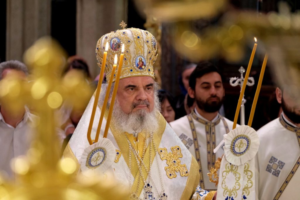 Feast of the dormition of the mother of god in bucharest cathedral (video)