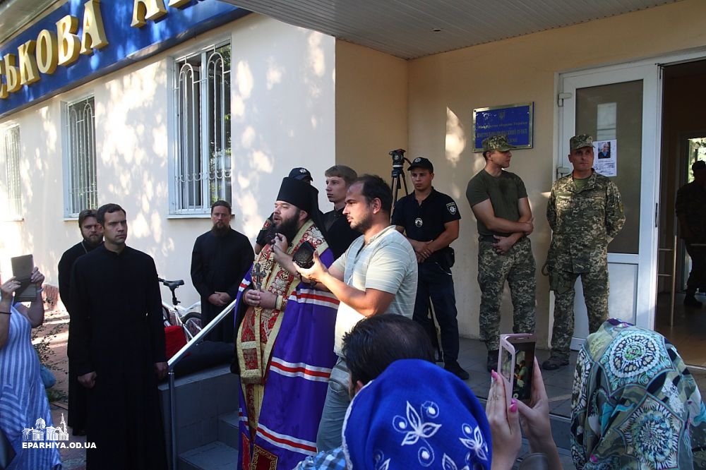 The Ukrainian military prevented Orthodox faithful of the Canonical Church from having access to their church in Odessa