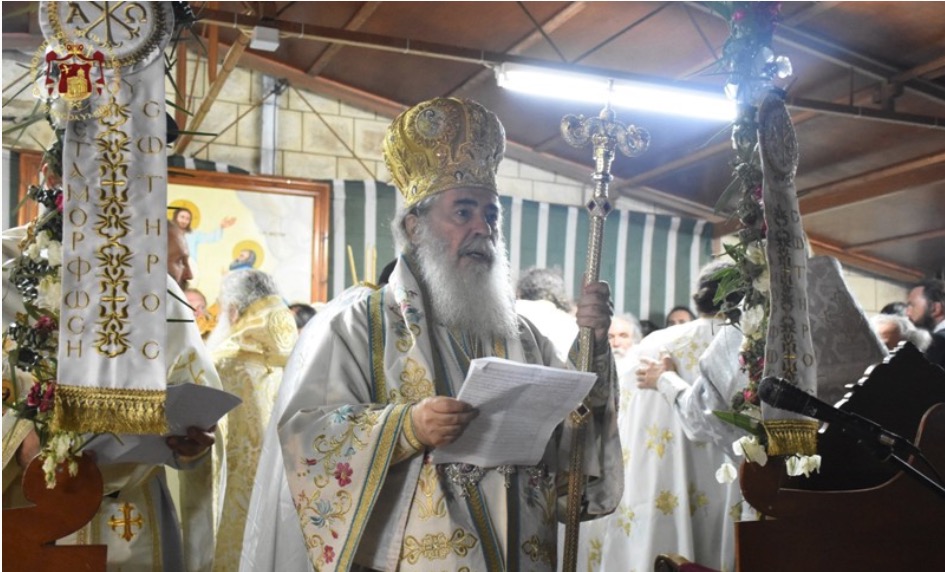 Le patriarche de jérusalem théophile iii a célébré la liturgie de la transfiguration sur le mont thabor
