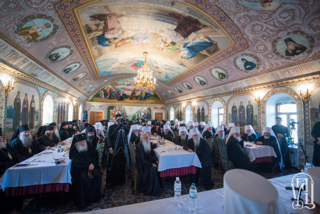 La réunion, prévue le 13 novembre, de l’épiscopat de l’Église orthodoxe d’Ukraine avec le président Porochenko n’a pas eu lieu