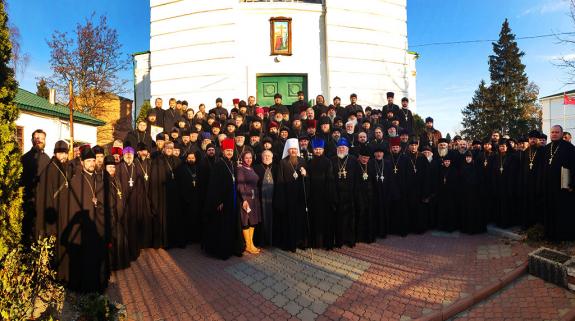 40 prêtres de la ville de Vinnitsia (Ukraine) se sont prononcés contre l’attitude de leur métropolite, Mgr Syméon, qui a refusé de signer la déclaration de l’épiscopat canonique ukrainien