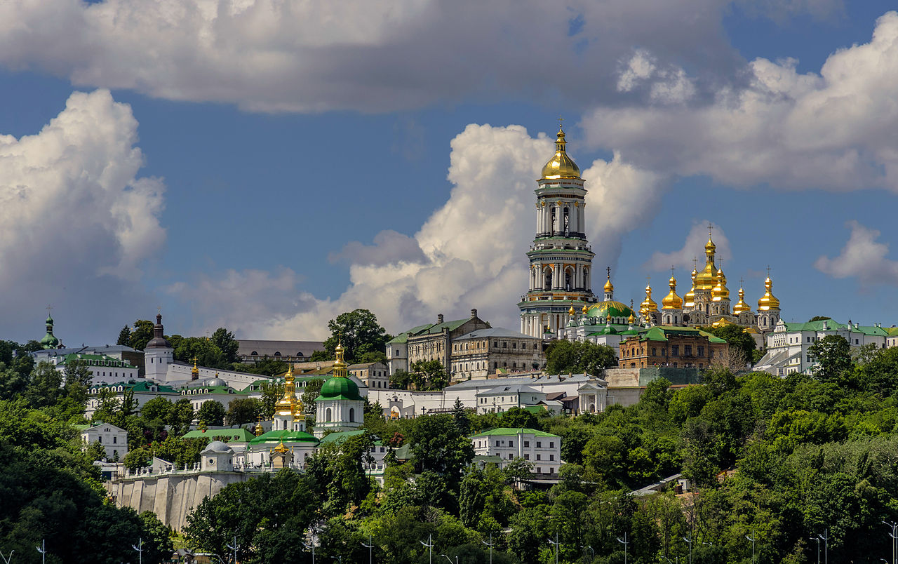 Le président ukrainien Vladimir Zelensky a confirmé le droit de l’Église orthodoxe ukrainienne à disposer de la laure des Grottes de Kiev