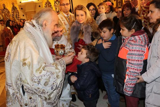 Liturgie de la Nativité à Belgrade (vidéo)