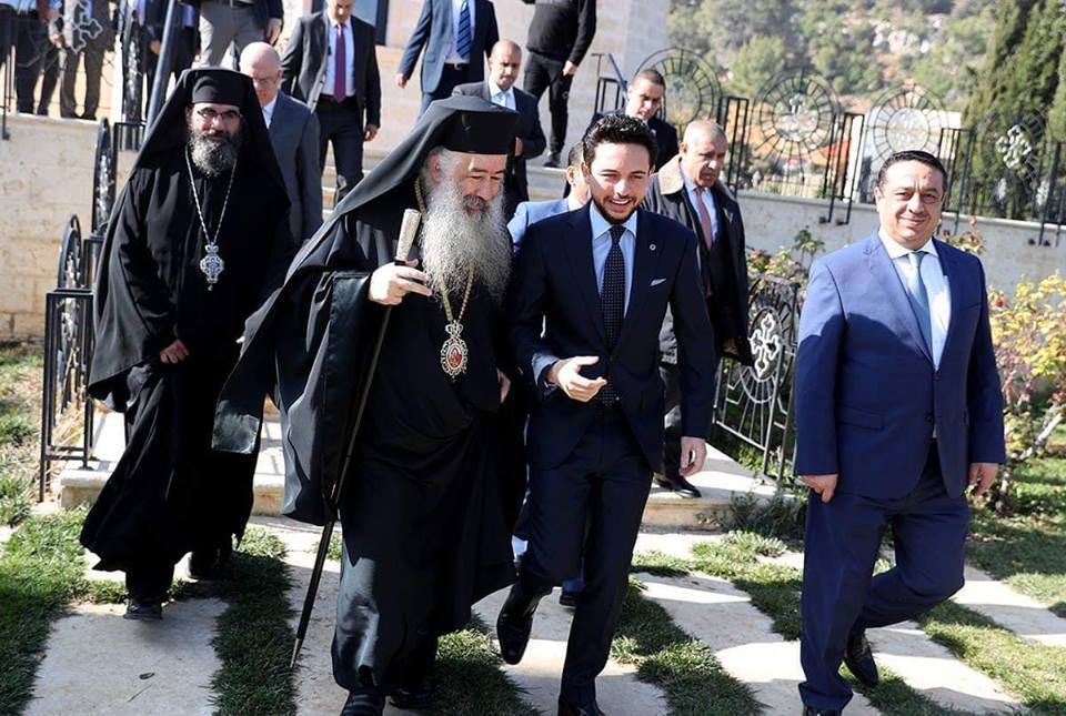 Le prince héritier hussein ben abdallah en visite du monastère de la mère de dieu source vivifiante en jordanie