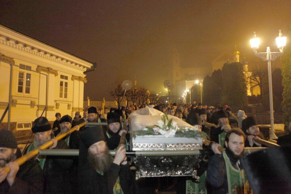 Des milliers de fidèles sont venus à la Laure de Potchaïev (Ukraine) pour la fête de saint Amphiloque