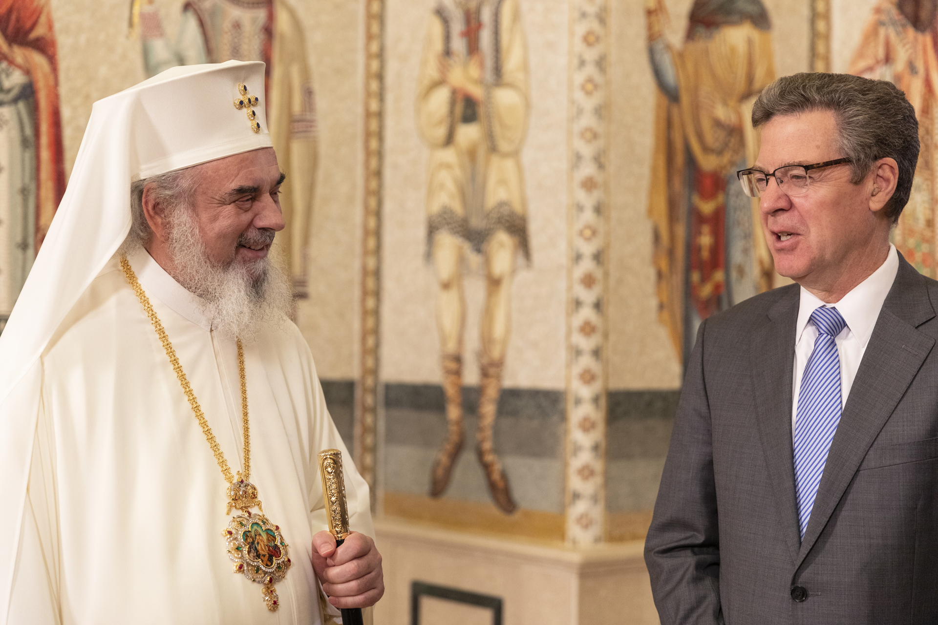 Le patriarche de Roumanie Daniel a reçu la visite de Samuel Brownback, ambassadeur des États-Unis pour la liberté religieuse