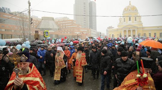 More than 20,000 people took part in the Pascha procession in Yekaterinburg