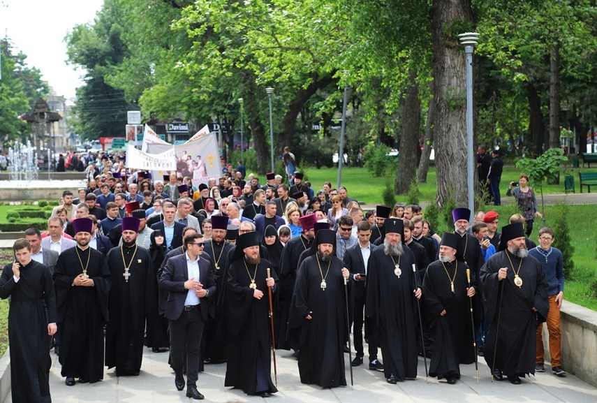La marche pour la vie, menée par les évêques de l’Église orthodoxe de Moldavie, a eu lieu à Chișinău