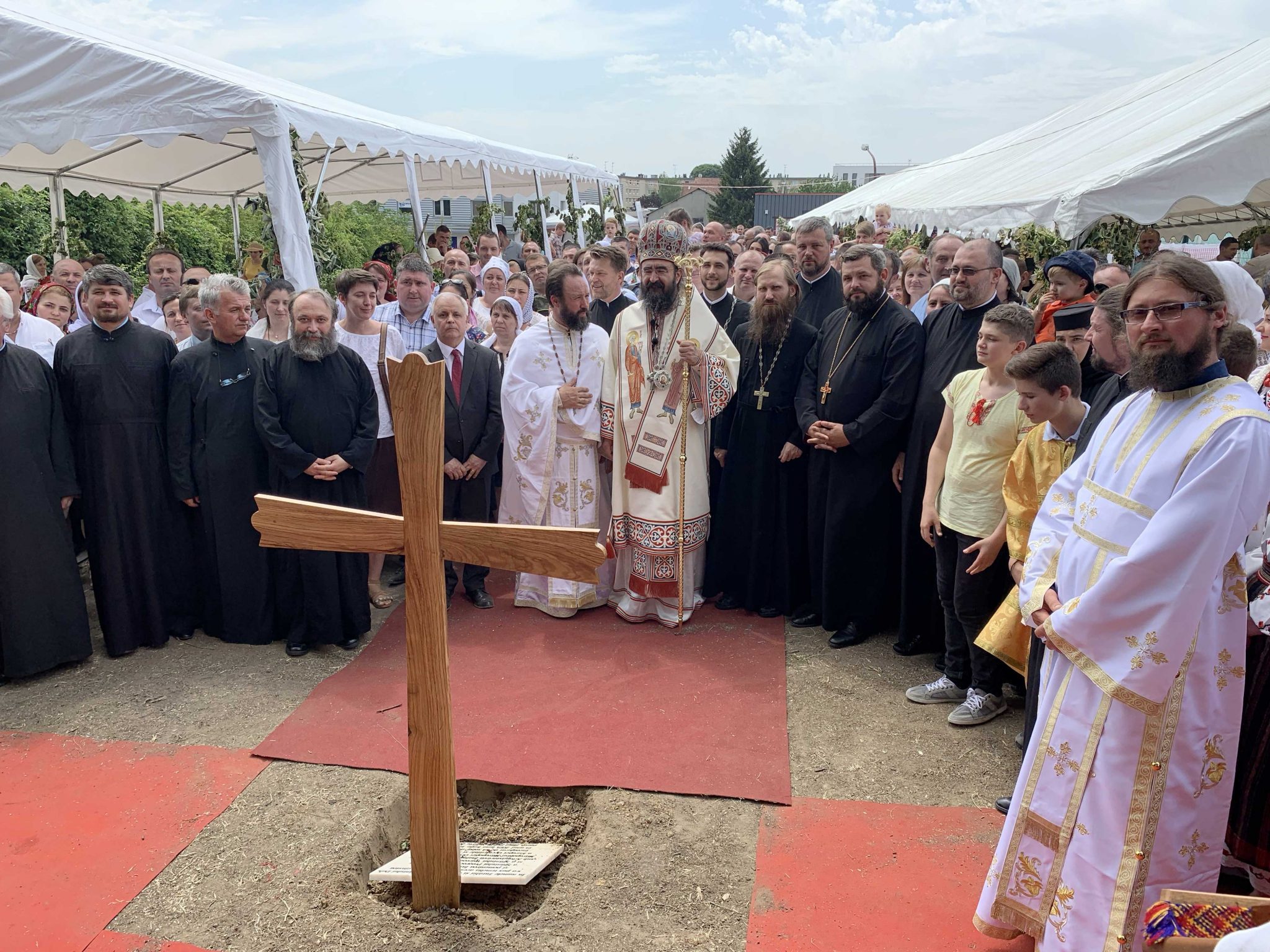 Bénédiction de la première pierre de la nouvelle église orthodoxe roumaine à Montreuil