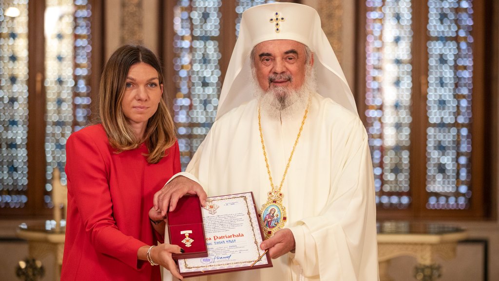 Tennis champion Simona Halep received distinction from Patriarch Daniel