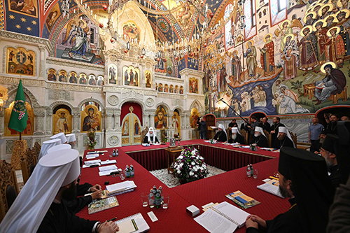 Le patriarche Cyrille a présidé une réunion du Saint-Synode au monastère de Valaam