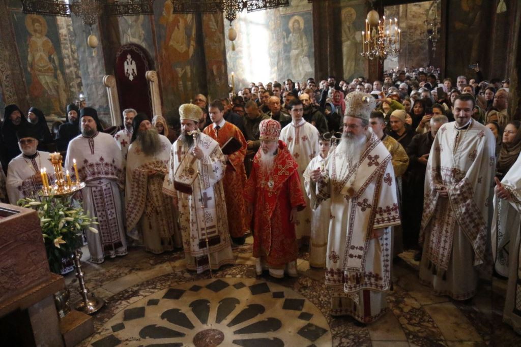 3000 fidèles se sont rassemblés pour la fête du fondateur du monastère de Dečani (Kosovo)