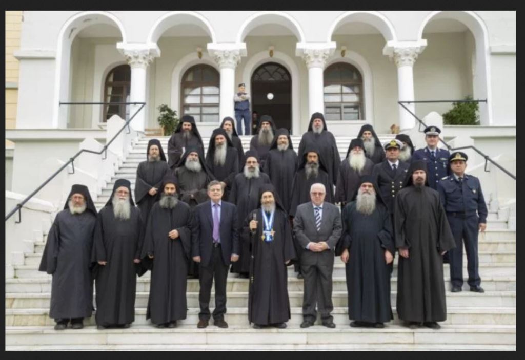Réception officielle du nouveau gouverneur civil du Mont Athos à la Sainte-Communauté à Karyès