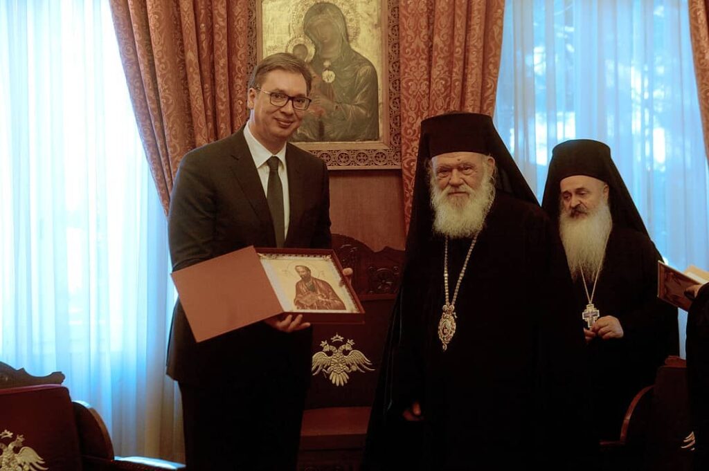 En visite officielle à Athènes, le président serbe Vučić a rencontré l’archevêque Jérôme