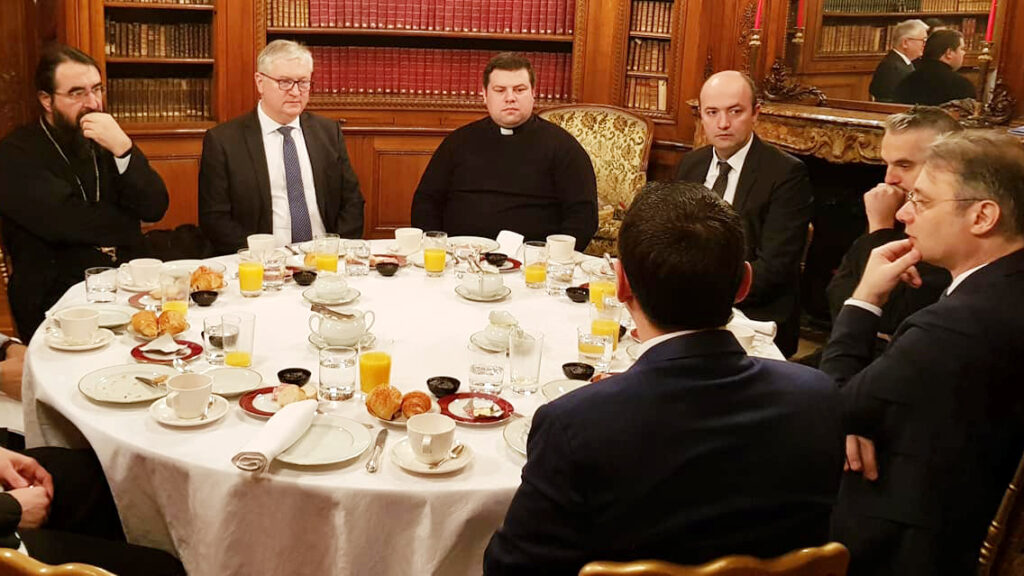 Le métropolite Joseph s’est entretenu avec l’ambassadeur de Roumanie à l’occasion de la rencontre des leaders religieux des communautés roumaines de France