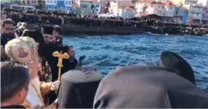 Le patriarche Bartholomée a célébré la bénédiction des eaux de la Théophanie à Triglia, selon l’ancien calendrier, pour les orthodoxes slavophones de la région
