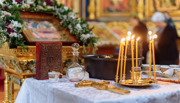 L’office des saintes huiles selon le rite raccourci établi par le saint-synode de l’Église orthodoxe russe