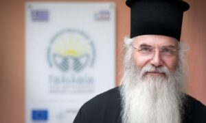 Le métropolite de Mésogée et Laurentie Nicolas (Église de Grèce) : « L’État soviétique n’avait pas interdit les offices, notre gouvernement l’a fait !)