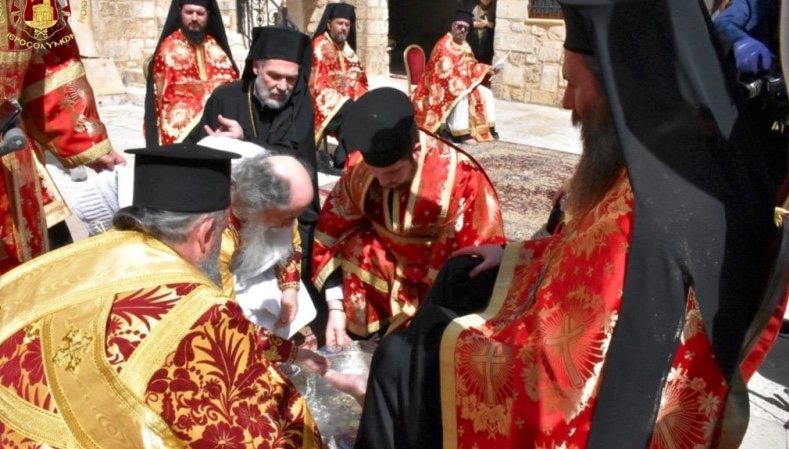 La cérémonie du lavement des pieds à Jérusalem