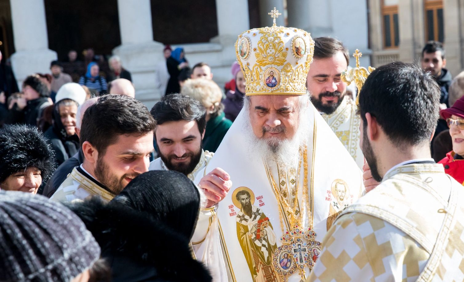 « Nous espérons que nos nous reverrons bientôt aux offices » a déclaré le patriarche de Roumanie Daniel