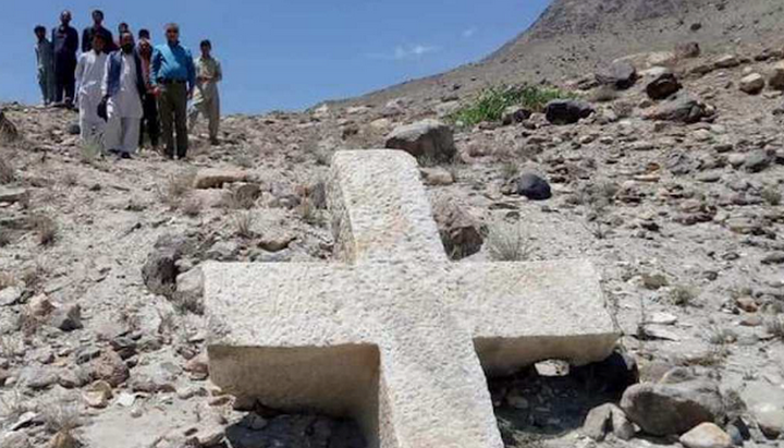 Une croix massive en marbre, vieille de 1200 ans, a été découverte au Pakistan