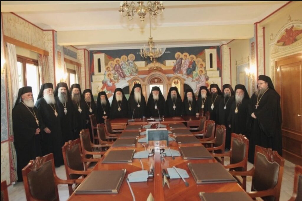 Le Saint-Synode de l’Église de Grèce se prononce sur la sainte communion, la pratique du yoga et les relations avec le « Rotary » et le « Lion’s club »