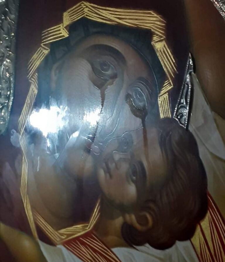 Dans la région d’Athènes, une icône de la Mère de Dieu « Consolatrice » pleure depuis trois jours
