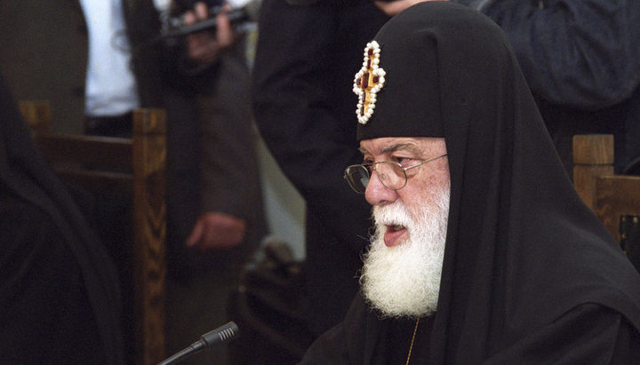 Le primat de l’Église orthodoxe géorgienne appelle erevan et bakou à la paix