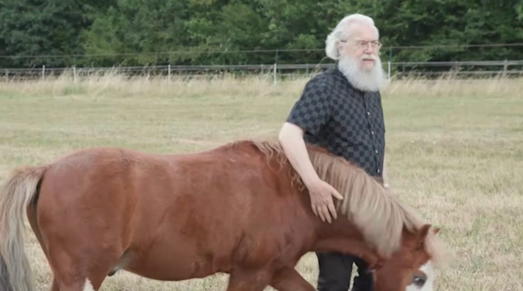 Bande-annonce du documentaire « Et l’homme donna des noms à tous les animaux » sur France 2, 1er novembre à 10H00