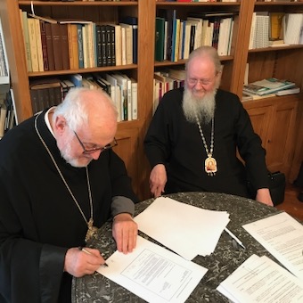 Les métropolites Emmanuel de France et Jean de Doubna ont signé un protocole d’accord