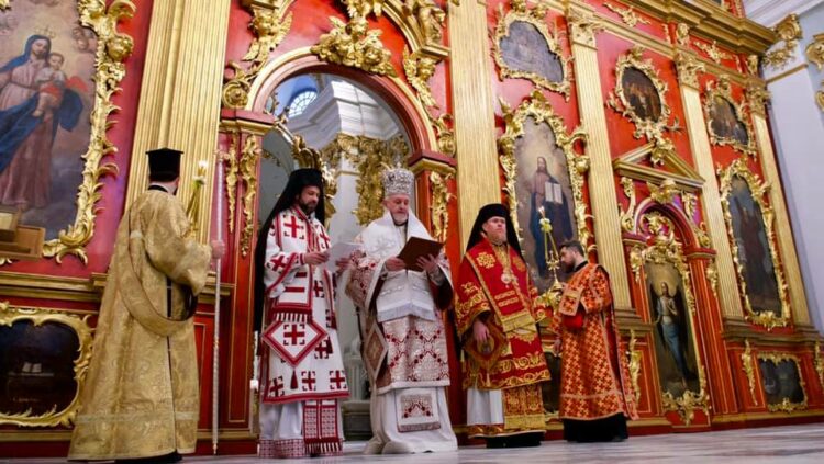 Le métropolite Emmanuel a présidé la première Liturgie à l’église Saint-André de Kiev depuis 11 ans