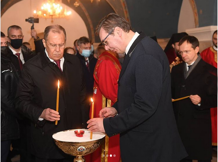 Le président serbe Alexandar Vučić et le ministre russe Sergueï Lavrov ont visité ensemble la cathédrale Saint-Sava de Belgrade