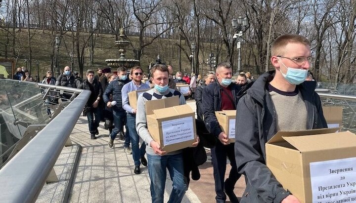 Plus d’un million de fidèles ont signé une pétition au président Zelenski contre les persécutions de l’Église orthodoxe ukrainienne