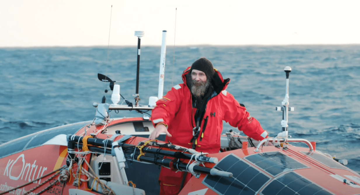 Aventurier et prêtre orthodoxe russe, Fedor Konyukhov s’apprête à traverser le Pacifique à bord d’un radeau