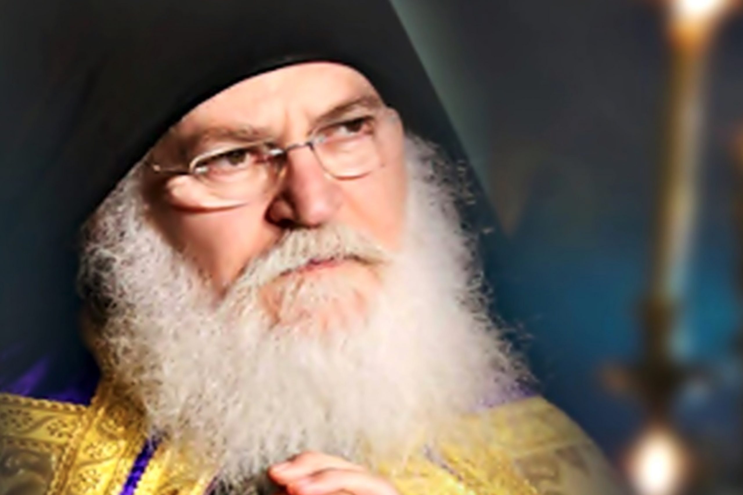 Contaminé par la COVID-19, l’archimandrite Éphrem de Vatopédi a été intubé