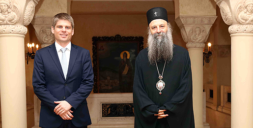 Le patriarche de serbie porphyre a reçu le secrétaire d’État arnaud gouillon