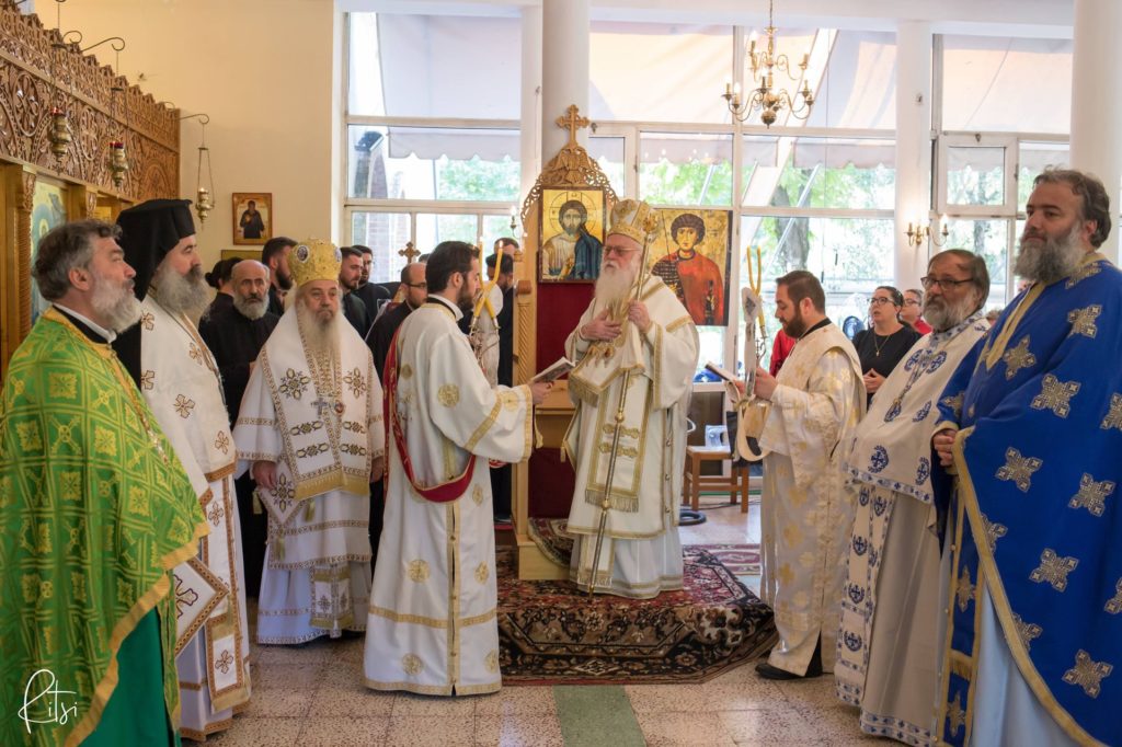 L’archevêque d’albanie anastase a célébré en l’église de saint procope de tirana