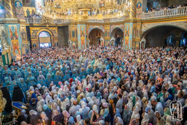 Des milliers de fidèles se sont rendus à potchaïev pour la fête de l’icône miraculeuse