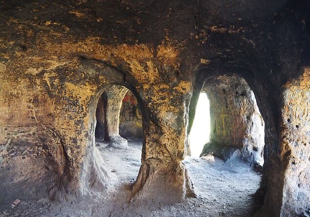 En angleterre, une grotte identifiée comme étant vraisemblablement la demeure du saint roi hardulph (ixe siècle)
