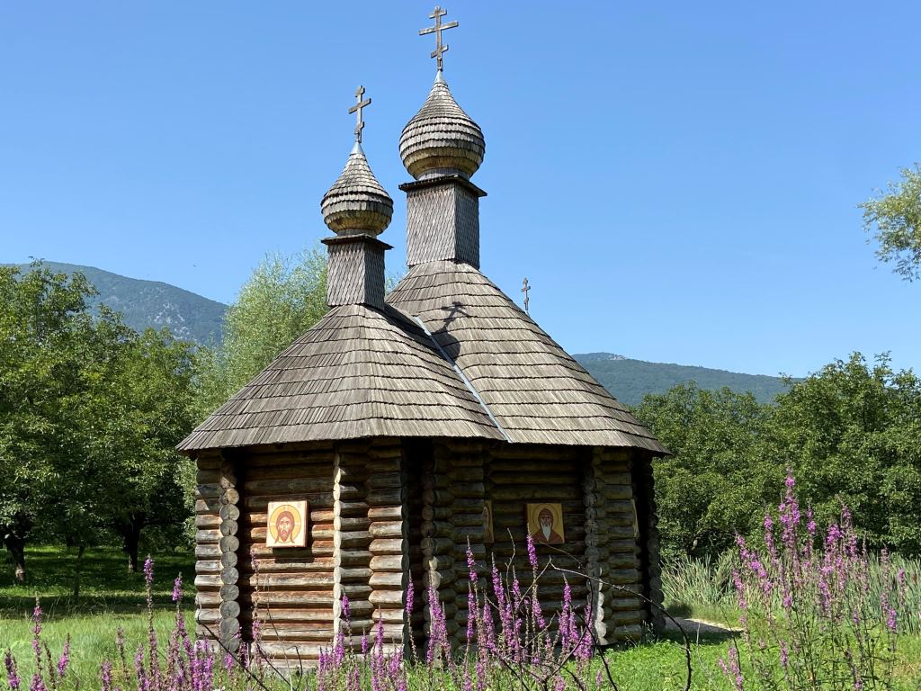 Un office d’intercession autour des reliques pour l’unité de la foi orthodoxe en ukraine célébré à saint-jean-en-royans (vercors)