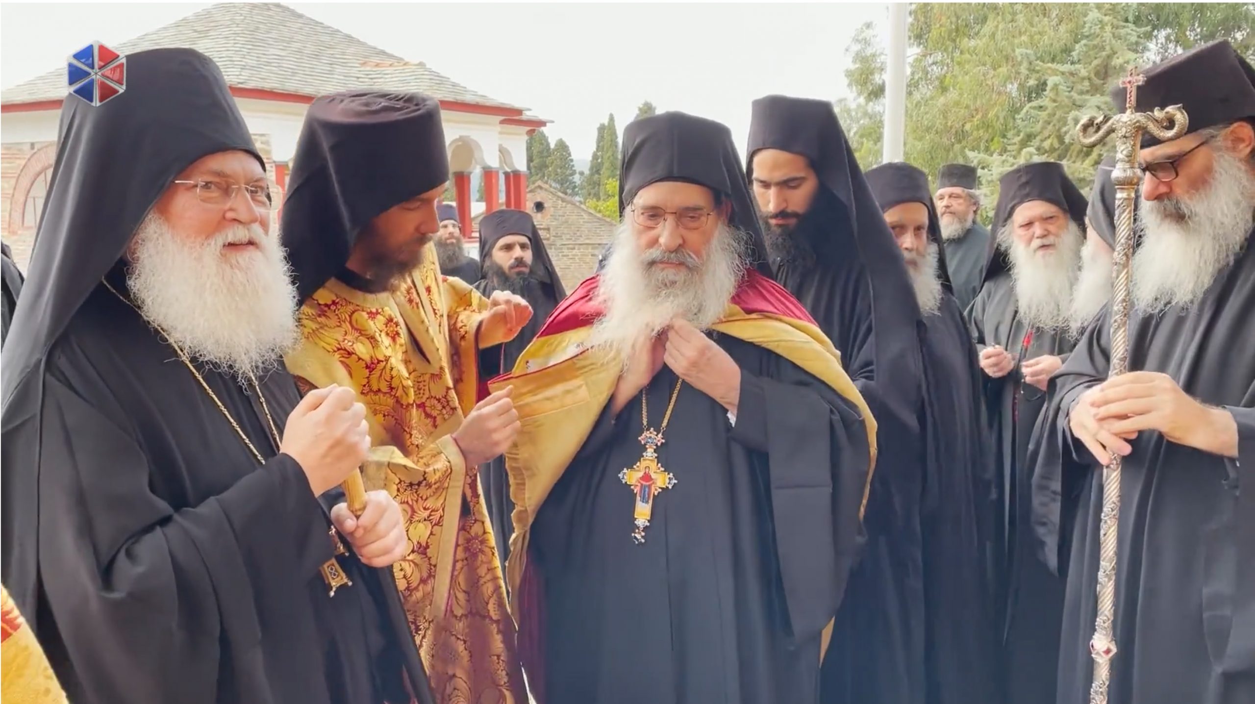 Retour à Vatopédi de l’archimandrite Éphrem, après trois mois et demi de traitement contre la COVID-19