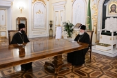 Le patriarche Cyrille a eu une réunion de travail avec le chef du  Département de l’administration patriarcale pour les institutions à l’étranger