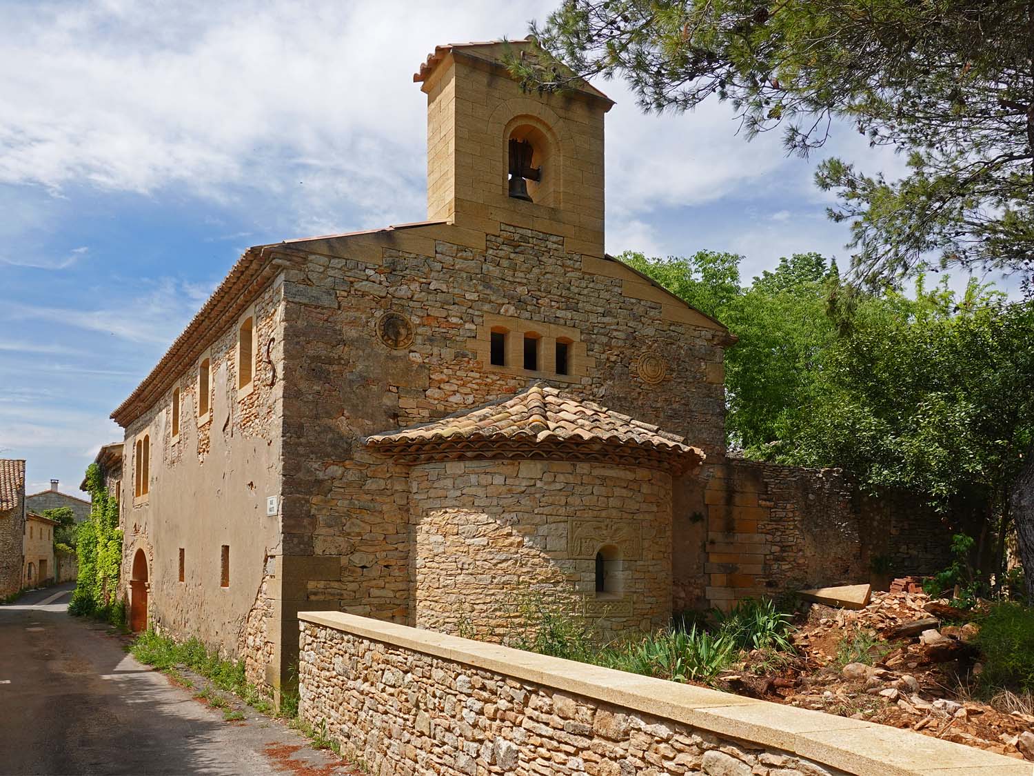 L’église orthodoxe de Saint-Maximin (Gard) et son prêtre